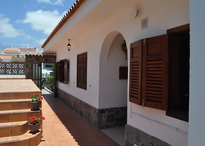 בית נופש Cisnes Encantadora Casa Con Jardin Y Estudio Vista Al Mar אל מדאנו
